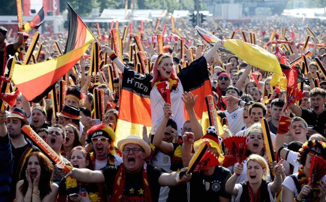 德国夺冠球迷反应